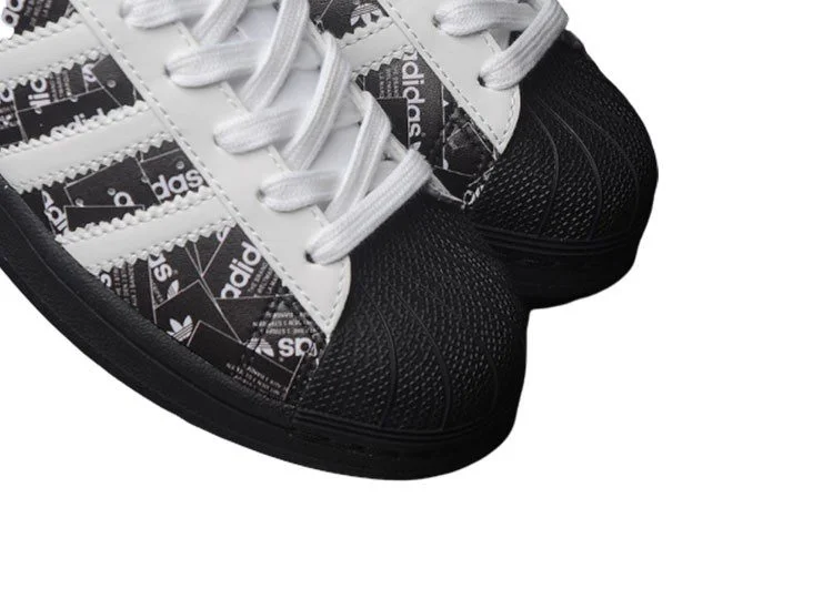 נעלי אדידס-ADIDAS Stan Smith - Black-Logo Print & Gold Logo – תמונה 10