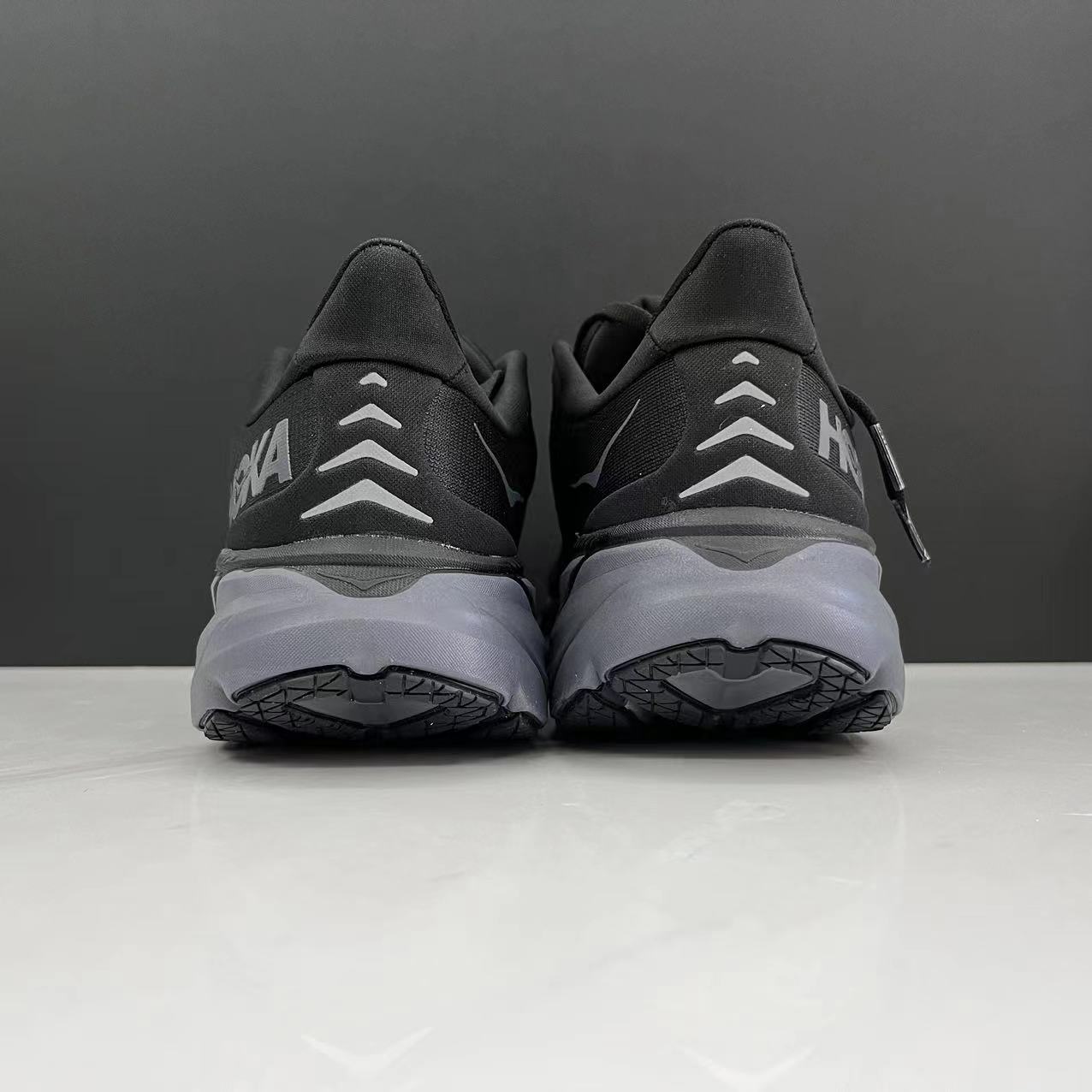 נעלי הוקה-HOKA ONE ONE Clifton 8 Carbon Grey – תמונה 9