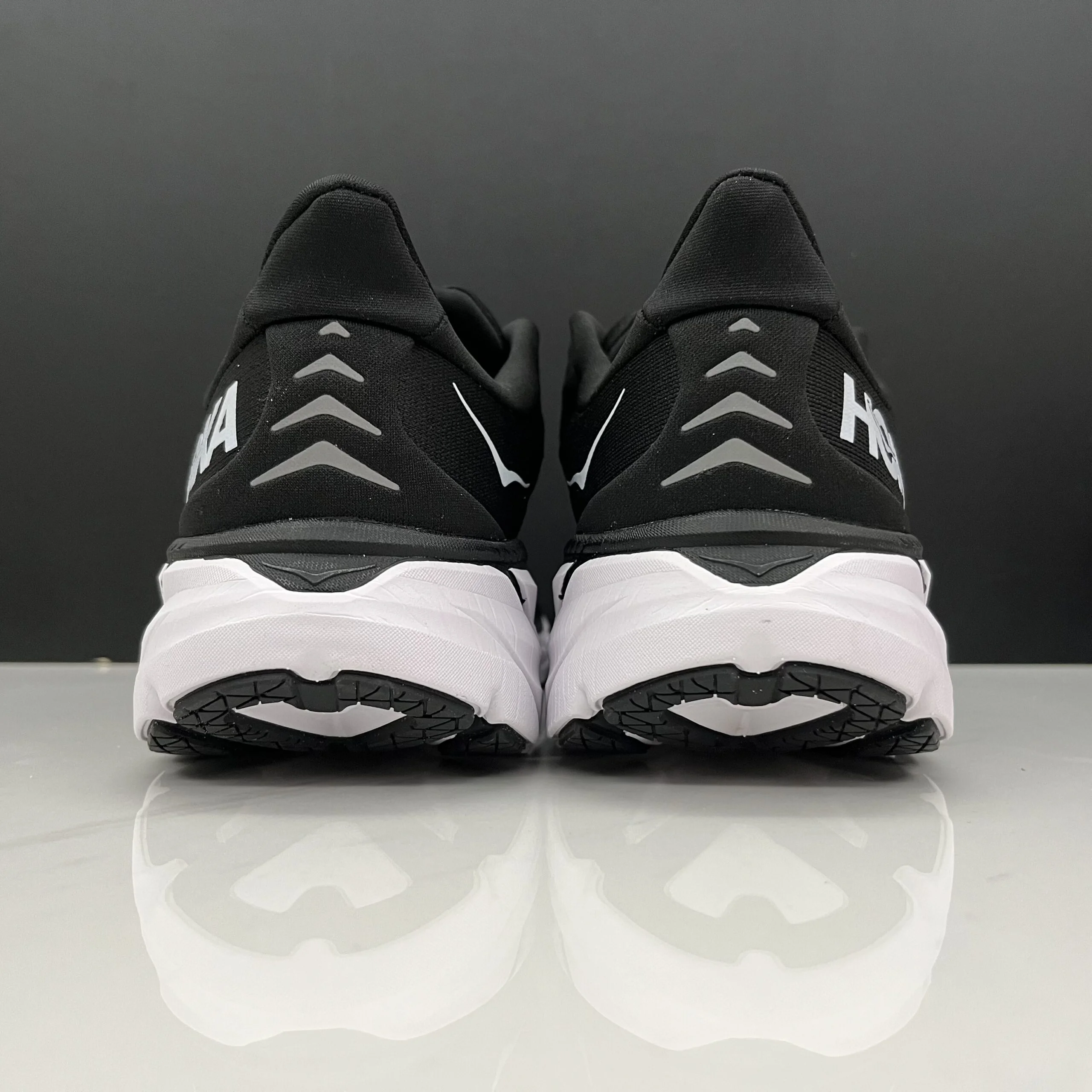 נעלי הוקה-HOKA ONE ONE Clifton 8 Black – תמונה 4