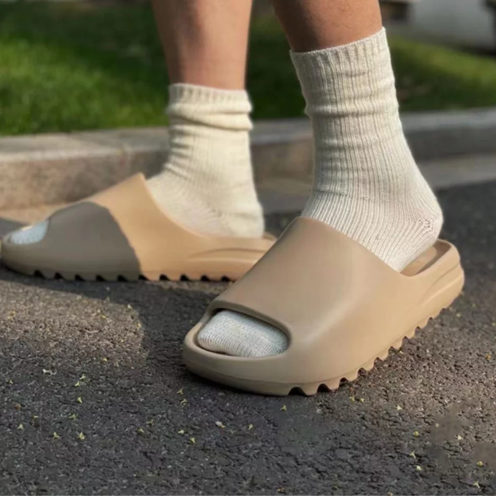אדידס כפכפי ייזי Adidas Yeezy Slide Onyx Brown – תמונה 3