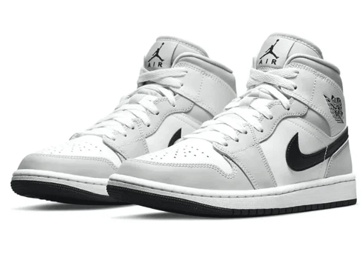 ⁦נעלי נייק-Nike Air Jordan 1 Mid Light Smoke W 2021⁩ – תמונה ⁦3⁩