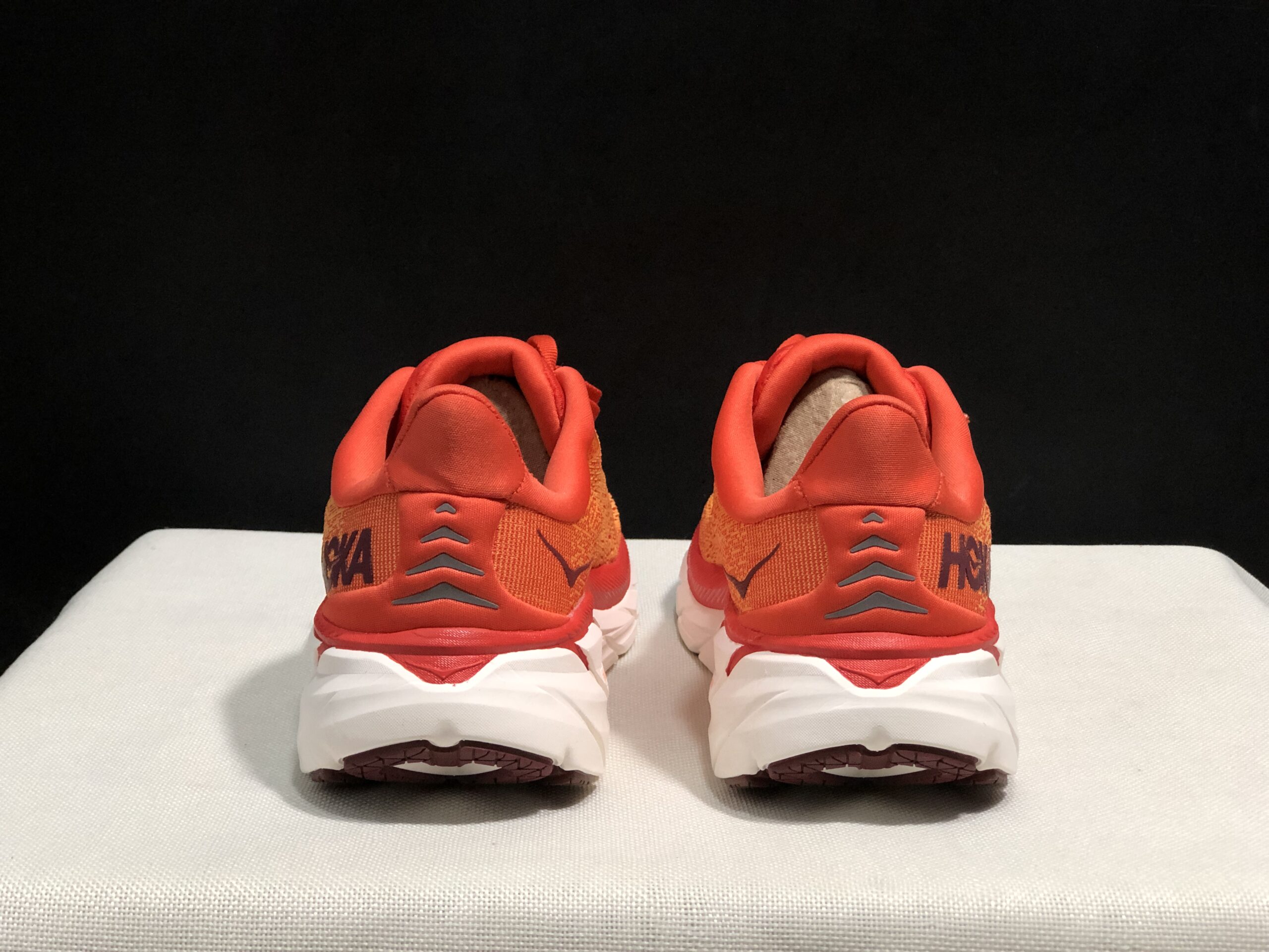 נעלי הוקה-HOKA ONE ONE Clifton 8 ange – תמונה 10