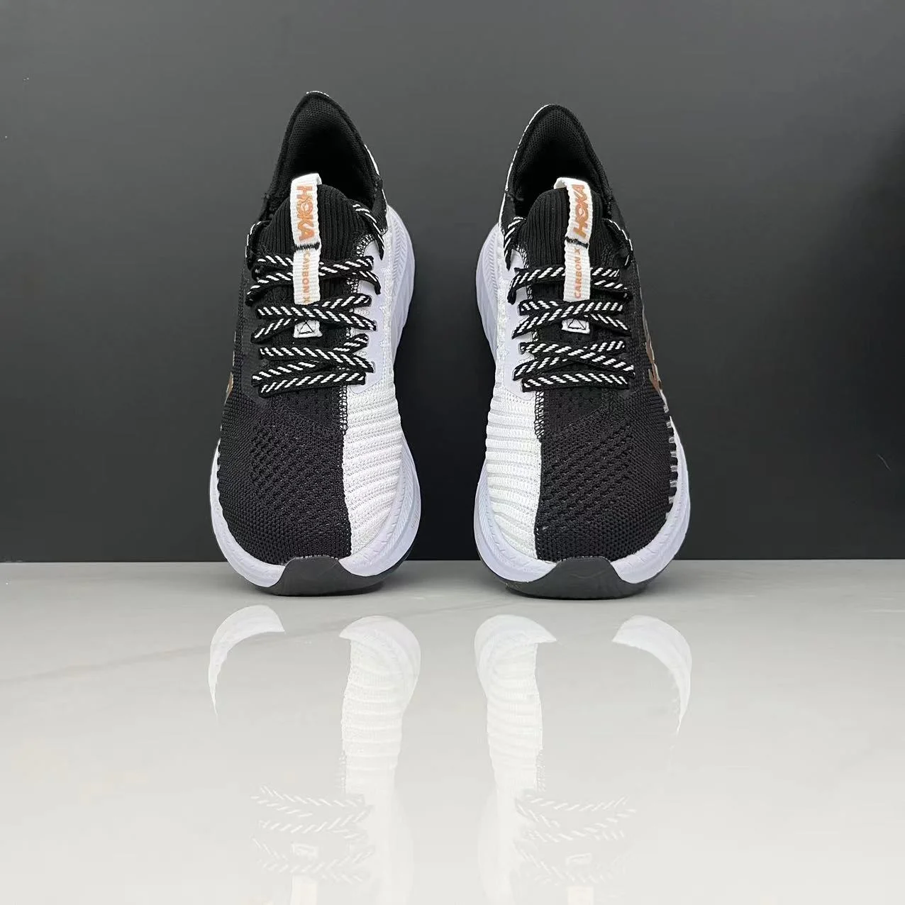 נעלי הוקה-HOKA ONE ONE CARBON X3 Black – תמונה 3