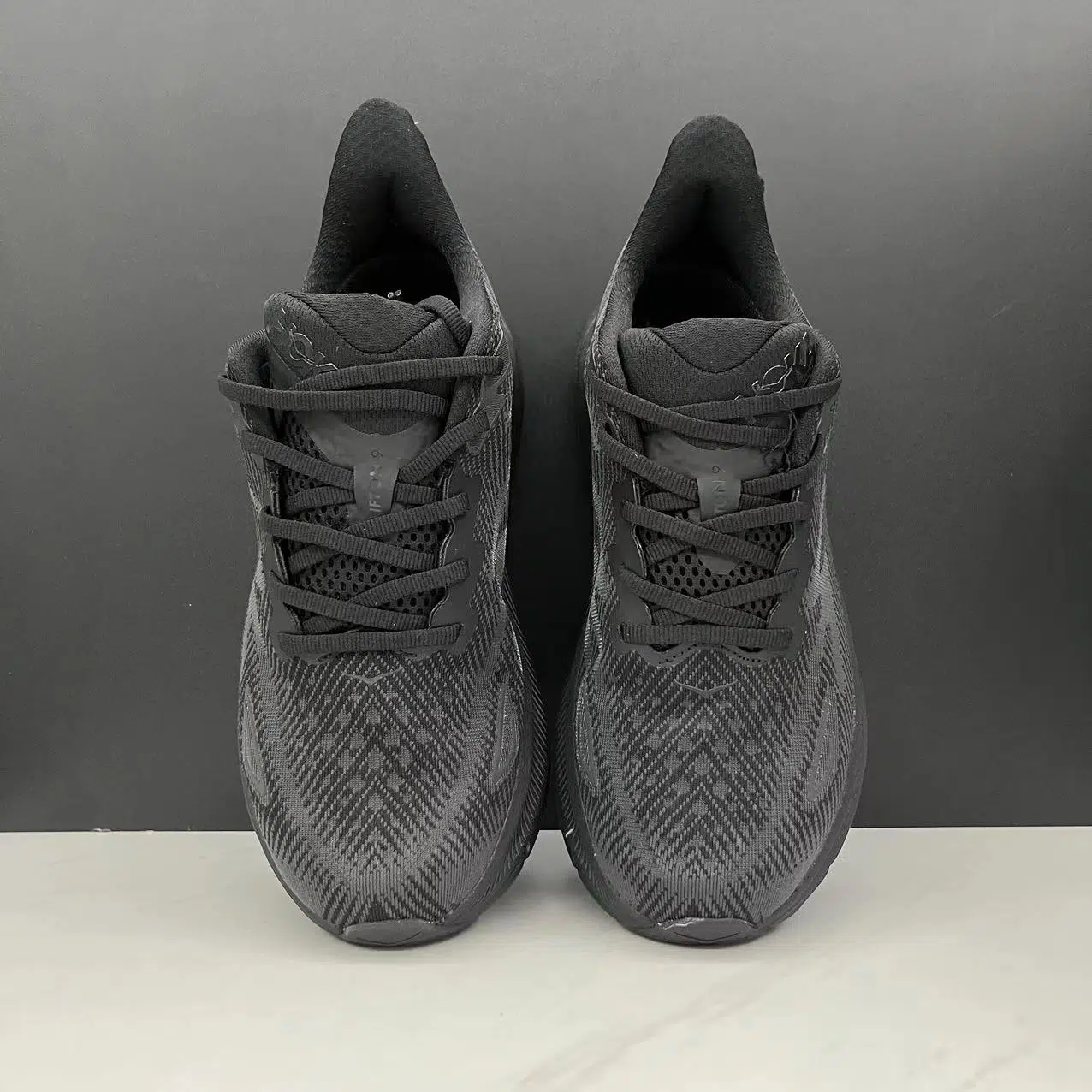 נעלי הוקה-HOKA ONE ONE Clifton 9 Black – תמונה 10