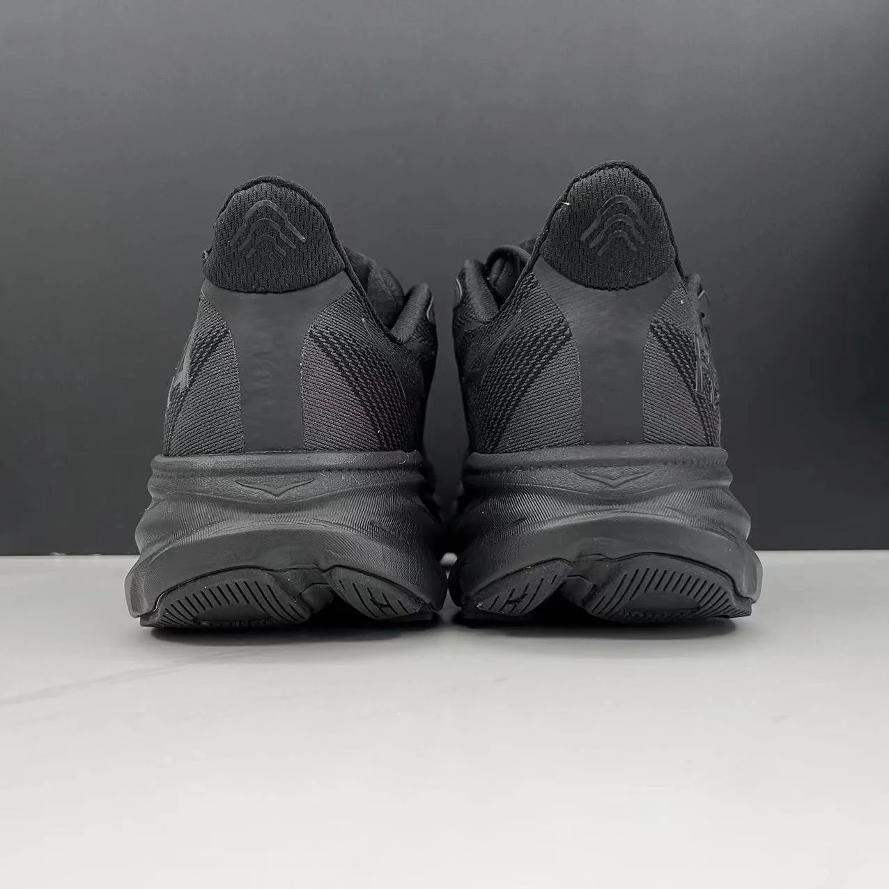 נעלי הוקה-HOKA ONE ONE Clifton 9 Black – תמונה 9