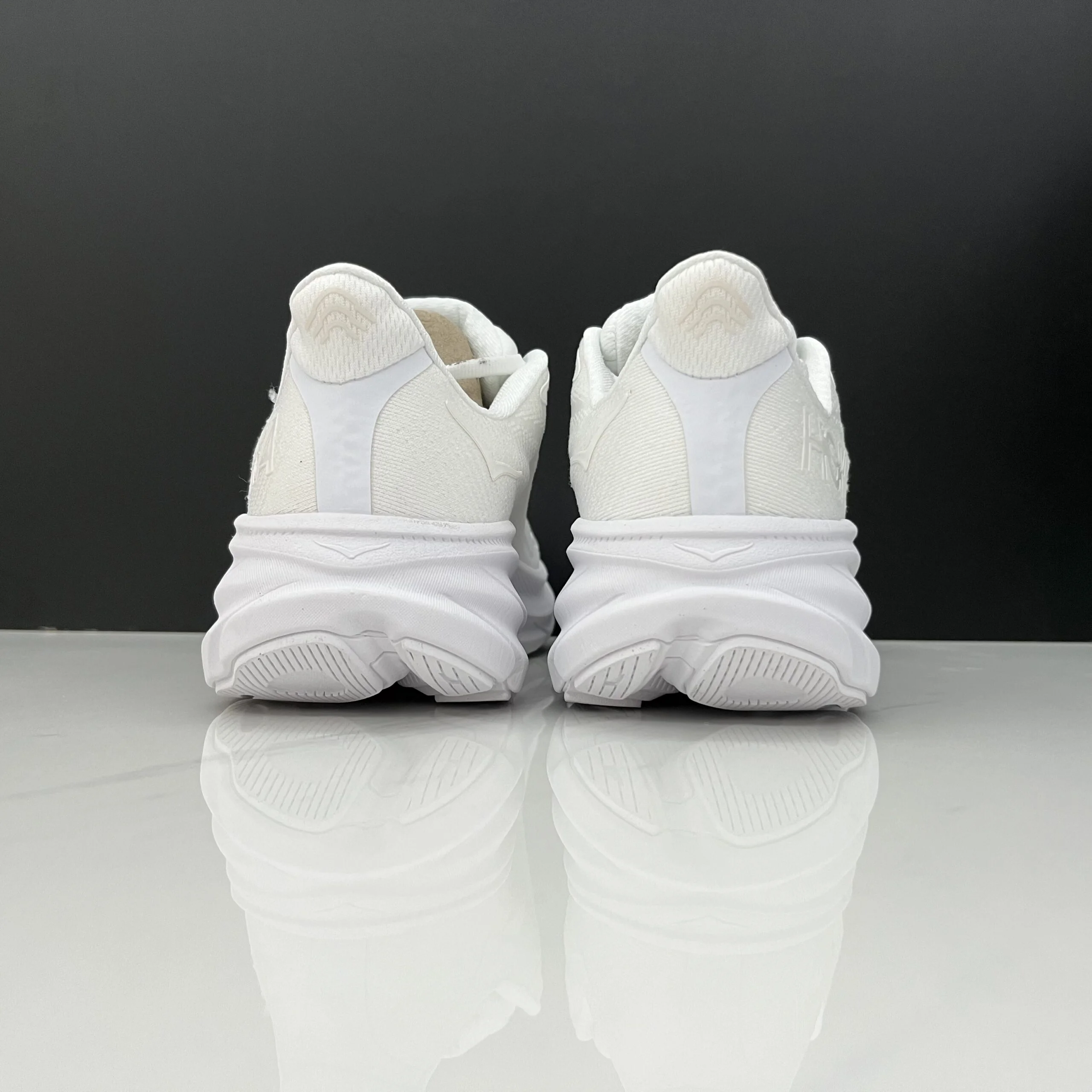 נעלי הוקה-HOKA ONE ONE Clifton 9 White – תמונה 11