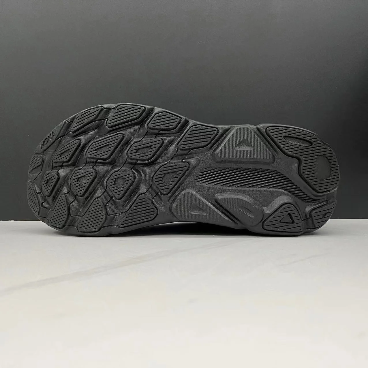 נעלי הוקה-HOKA ONE ONE Clifton 9 Black – תמונה 7