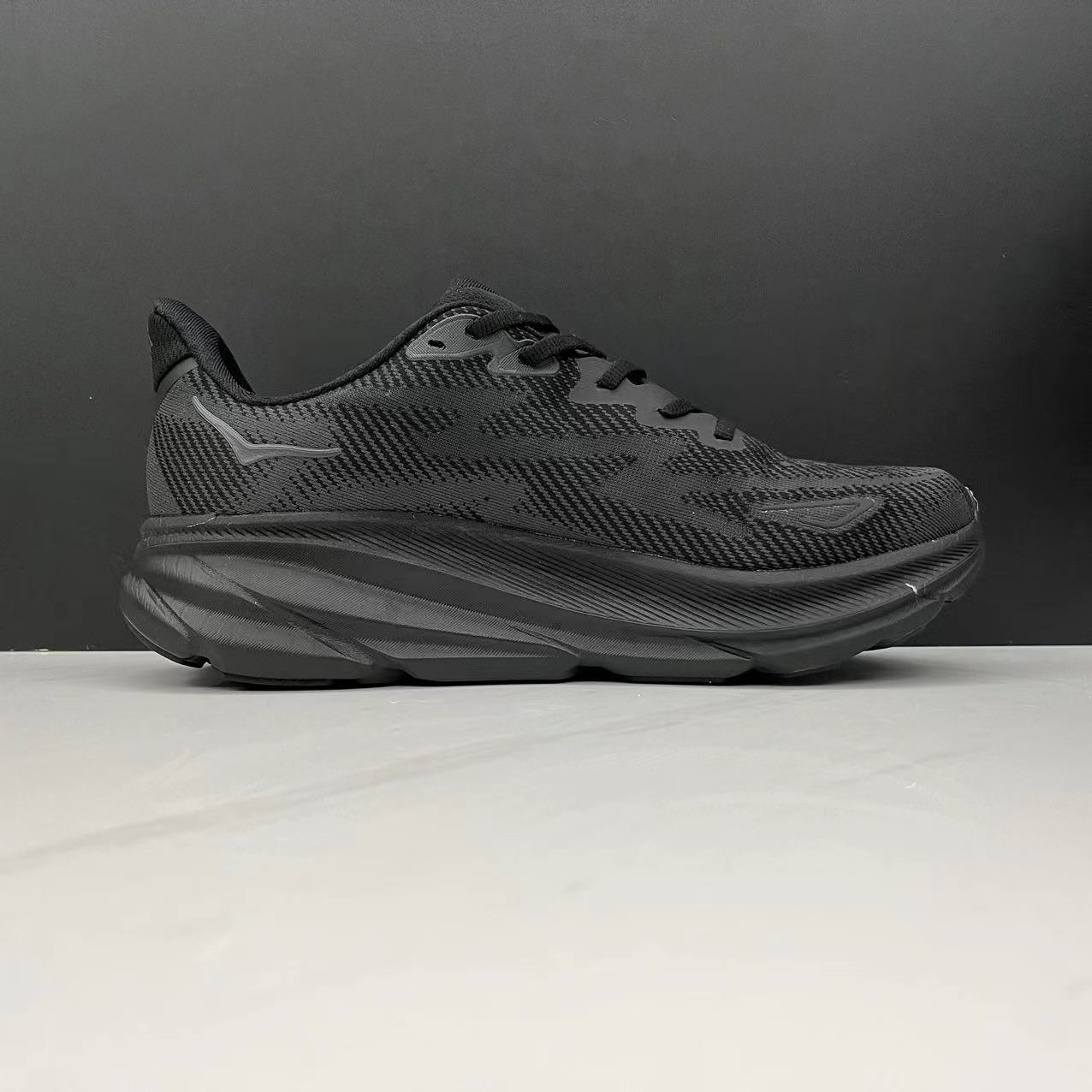 נעלי הוקה-HOKA ONE ONE Clifton 9 Black – תמונה 8