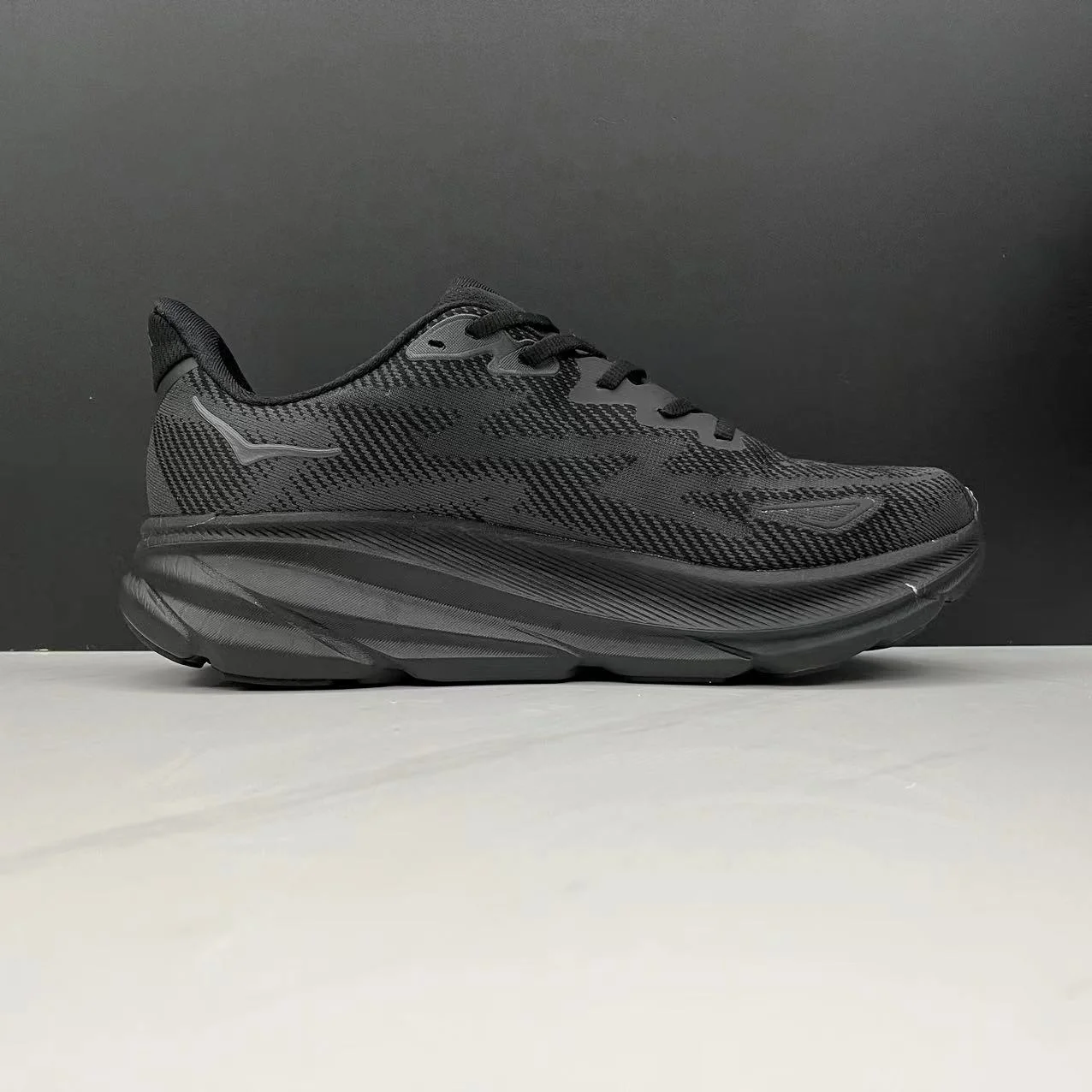 נעלי הוקה-HOKA ONE ONE Clifton 9 Black – תמונה 8