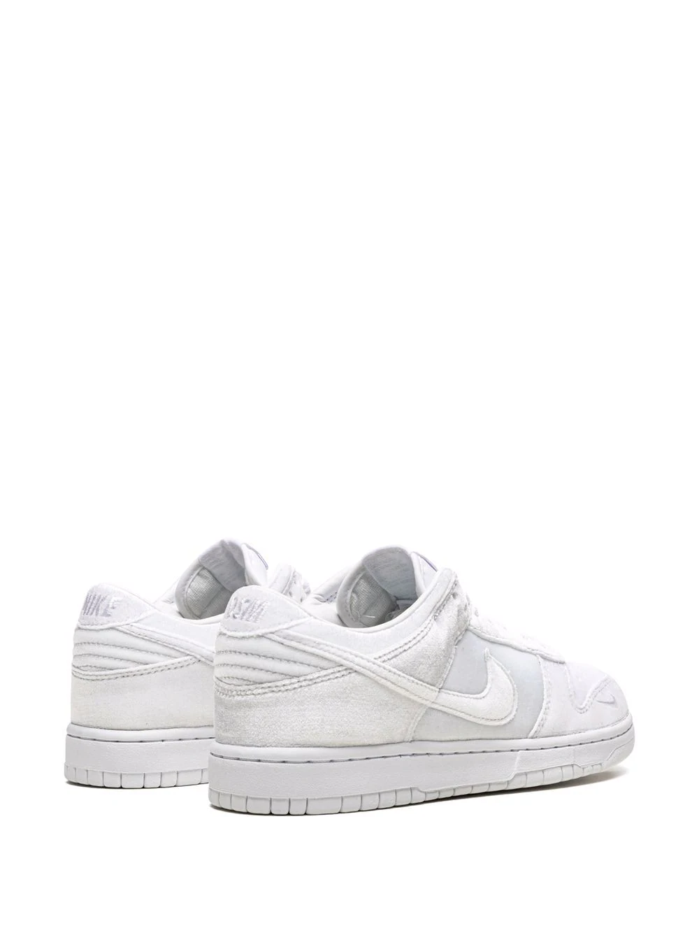 NIKE x Dover Street Market Nike Dunk Low "Triple White Velvet" sneakers – תמונה 3
