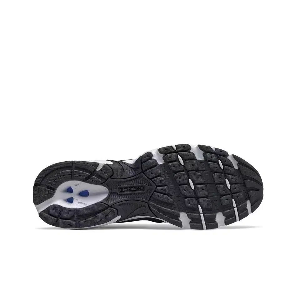  סניקרס ניו באלאנס NEW BALANCE 530 BLACK & WHITE – תמונה 3