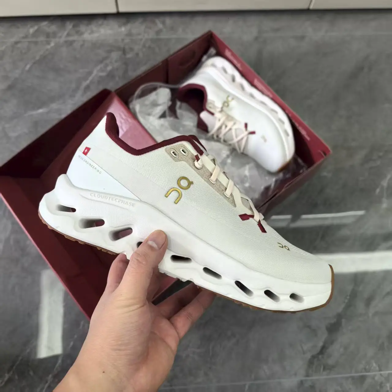 נעלי און קלאוד Cloud ON RUNNING MAROON CREAM – תמונה 5