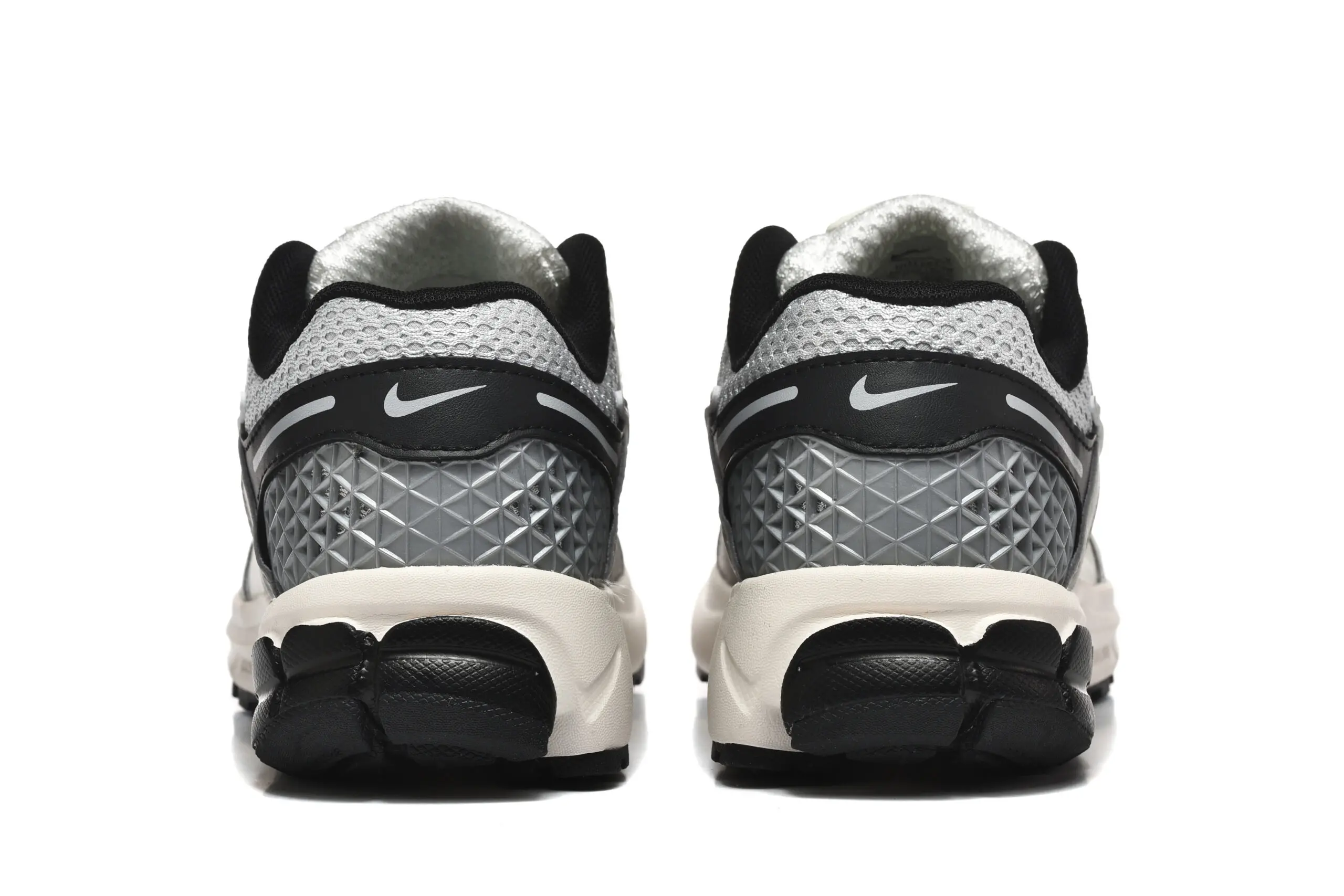 נעלי נייק-Nike Air Zoom Vomero 5 BLACK WHITE – תמונה 3