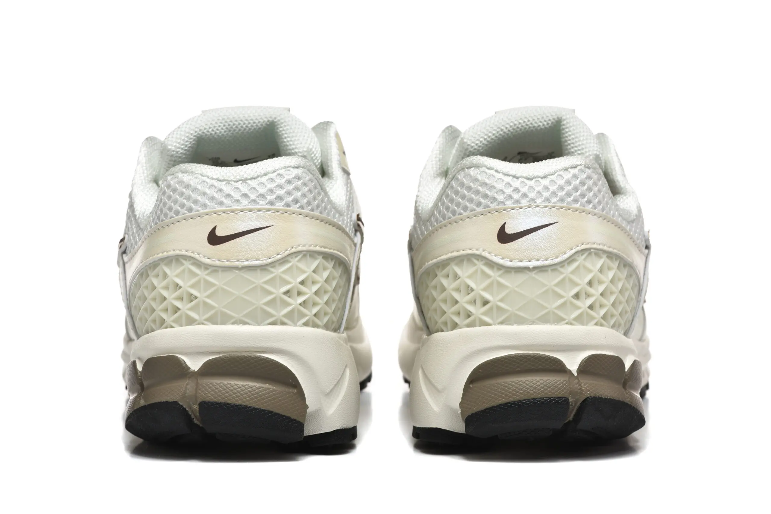 נעלי נייק-Nike Air Zoom Vomero 5 SILVER – תמונה 4