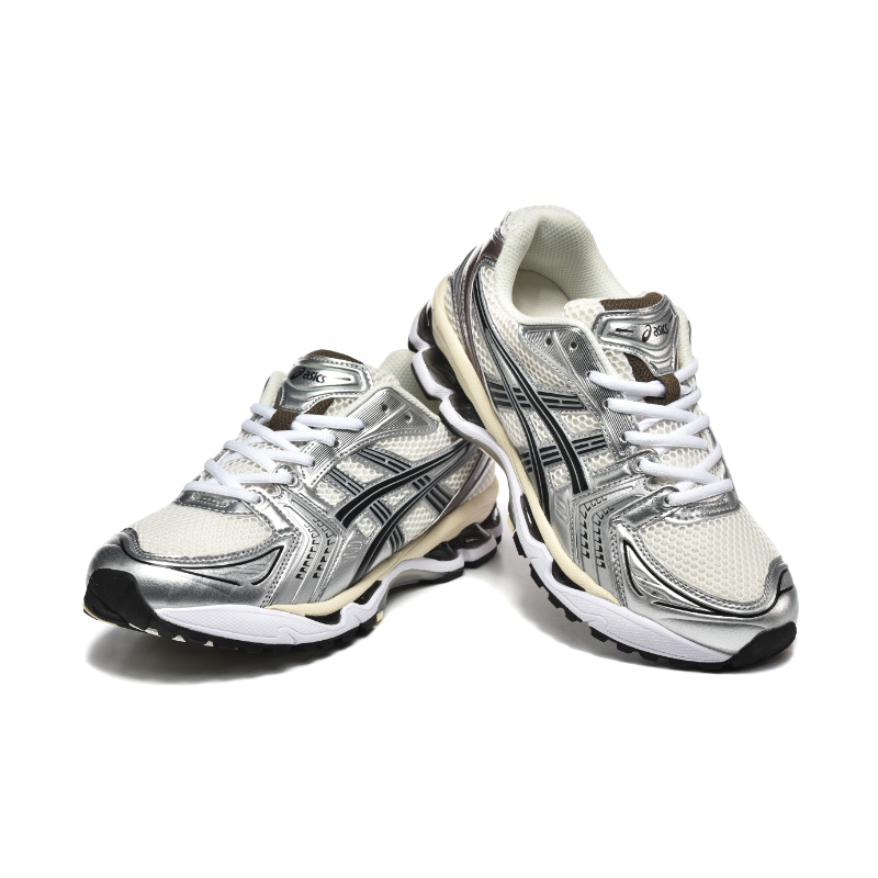 נעלי אסיקס - ASICS Novablast 4 BLACK SILVERMIX – תמונה 4