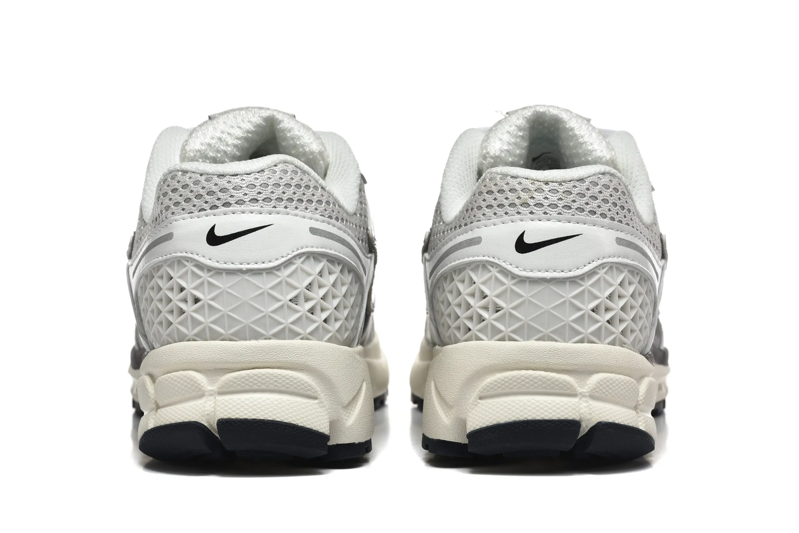 נעלי נייק-Nike Air Zoom Vomero 5 SILVER GRAY – תמונה 4