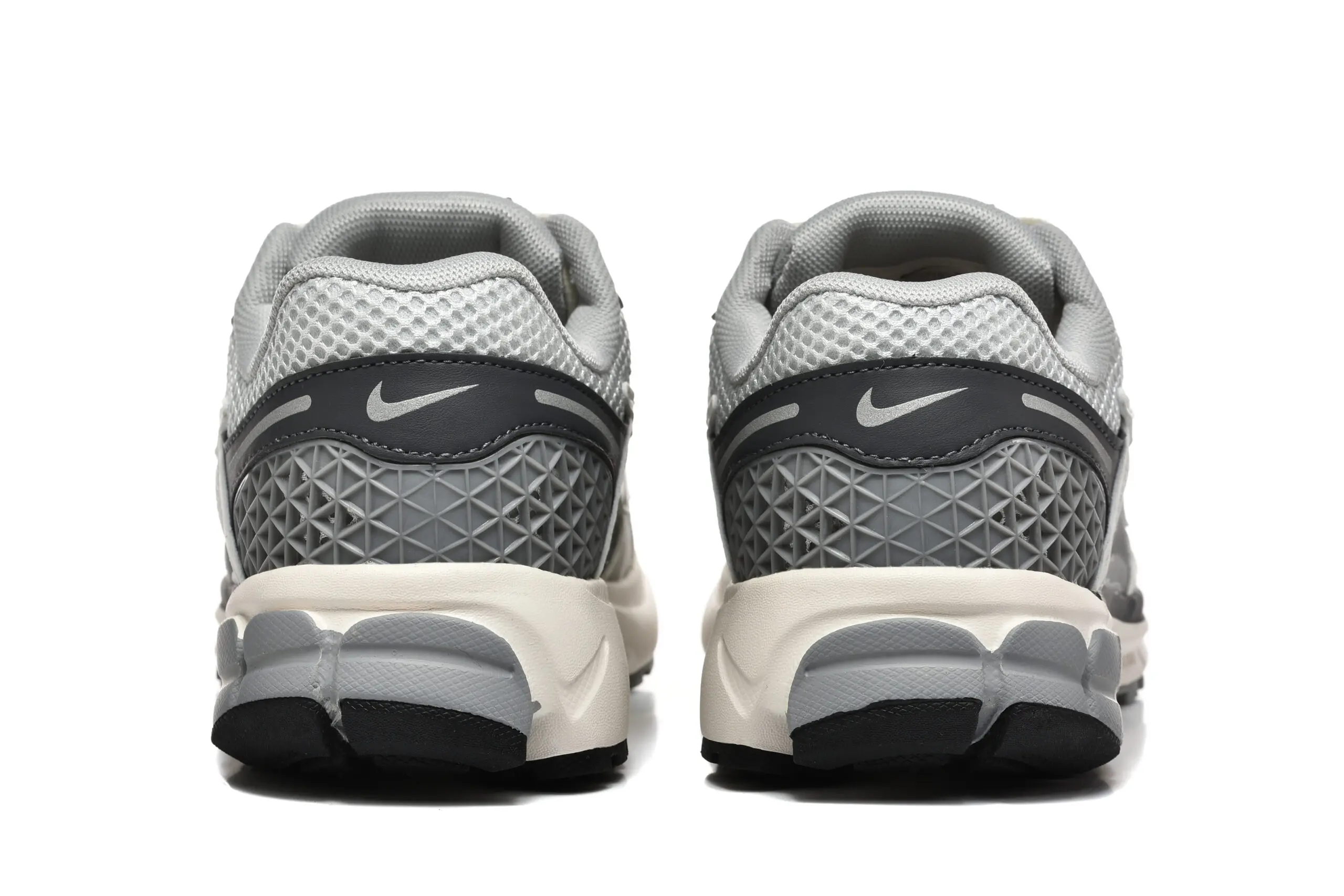 נעלי נייק-Nike Air Zoom Vomero 5 SILVER GRAY – תמונה 6